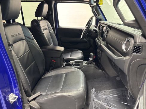 Used 2018 Jeep Wrangler Unlimited Sahara image 11