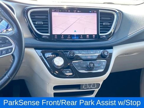 Used 2021 Chrysler Pacifica Touring-L image 11
