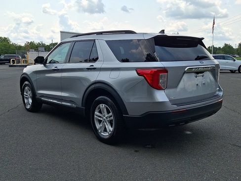 Used 2023 Ford Explorer XLT AWD/4WD image 7