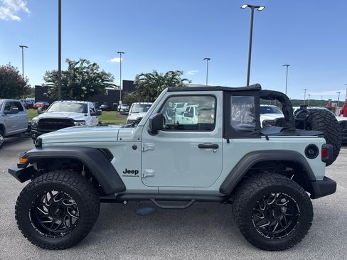 Used 2023 Jeep Wrangler Sport AWD/4WD image 4