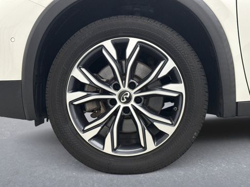 Used 2018 INFINITI QX30 Premium w/ Navigation Package AWD/4WD image 26