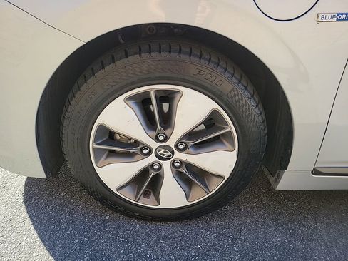 Used 2019 Hyundai Ioniq Limited image 14