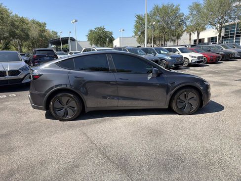 Used 2026 Tesla Model Y AWD image 3