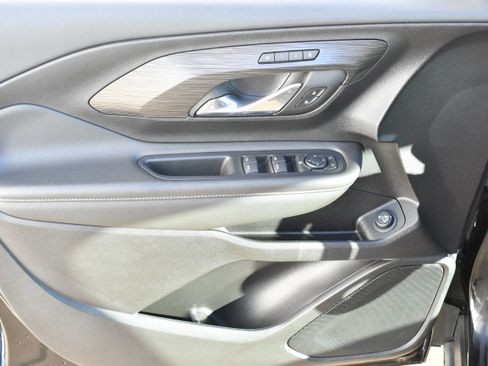 Used 2024 GMC Terrain SLT image 12