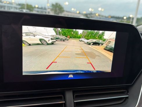 Used 2024 Chevrolet Trax LT FWD image 24