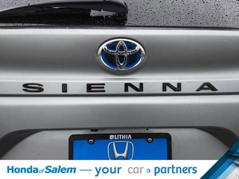 Used 2021 Toyota Sienna XLE w/ XLE Plus Package image 8