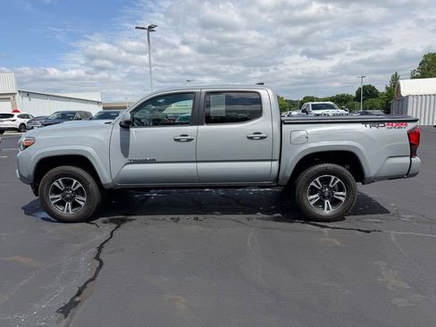 Used 2018 Toyota Tacoma TRD Sport w/ Technology Package AWD/4WD image 10