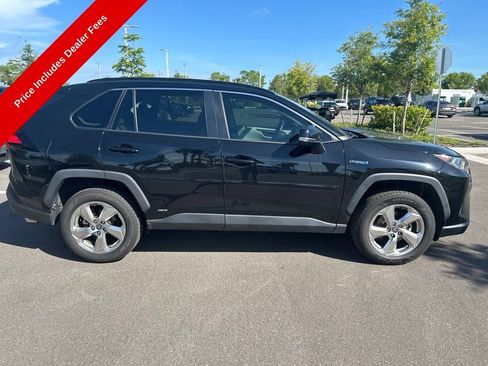 Used 2021 Toyota RAV4 XLE Premium AWD/4WD image 5