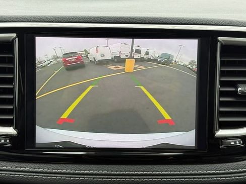 Used 2023 Chrysler Pacifica Touring-L image 27