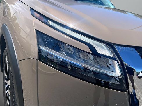 Certified 2024 Nissan Pathfinder Platinum AWD/4WD image 28