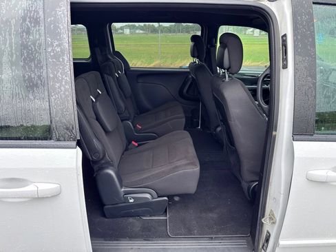 Used 2017 Dodge Grand Caravan SE FWD image 27