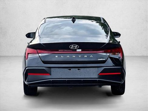 Certified 2025 Hyundai Elantra Limited FWD image 8