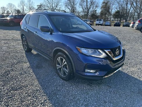 Used 2019 Nissan Rogue SV w/ Premium Package image 3
