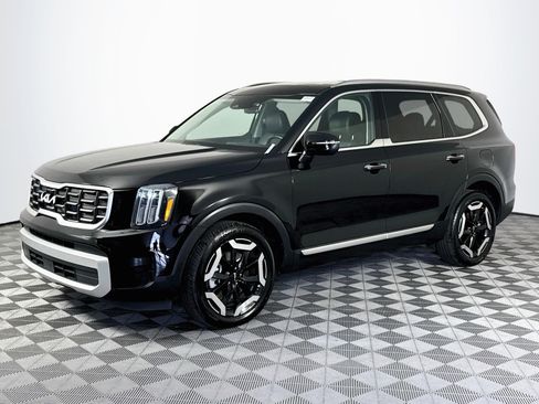 Used 2025 Kia Telluride S FWD image 4