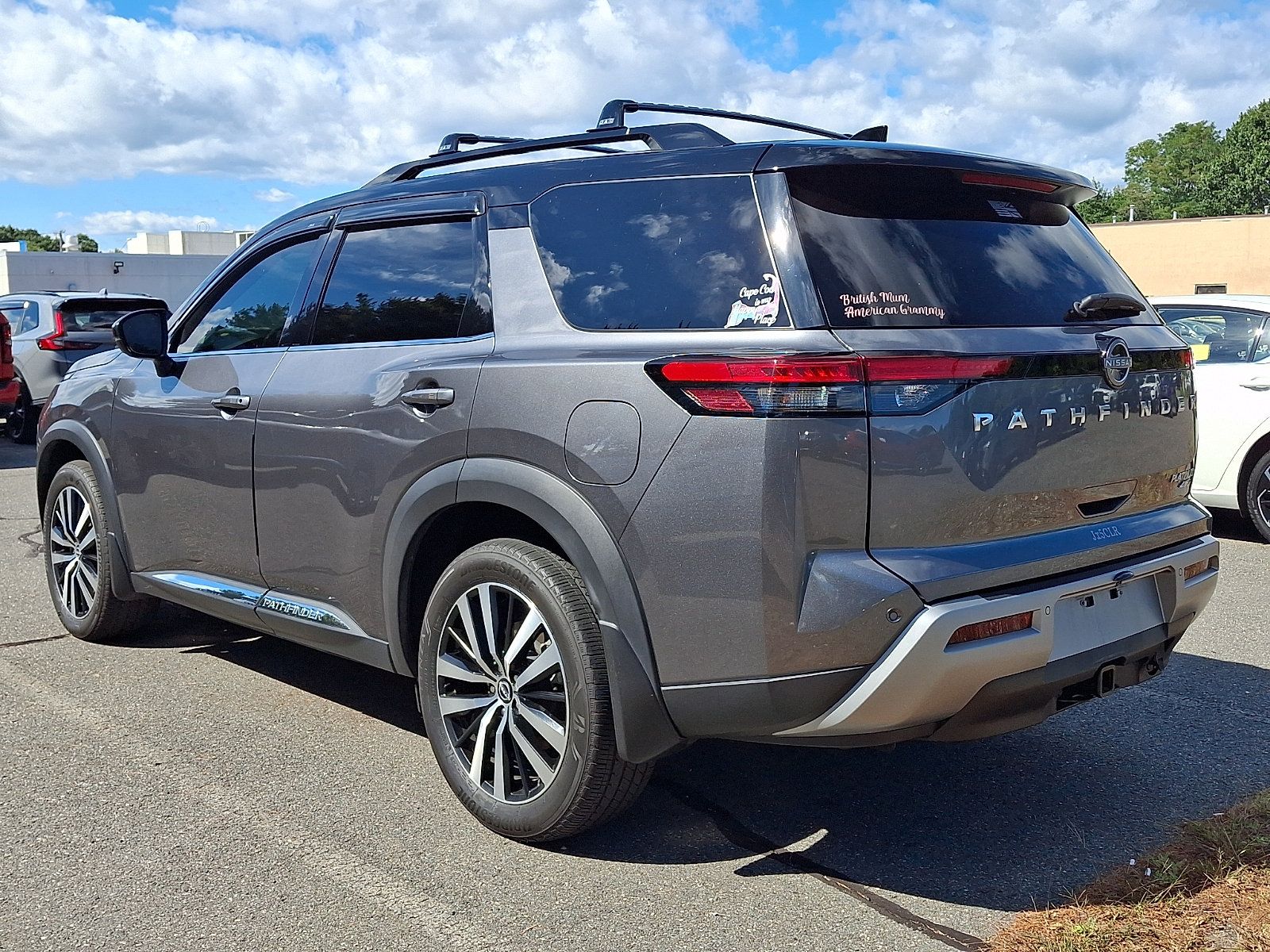 Used 2023 Nissan Pathfinder Platinum AWD/4WD image 3