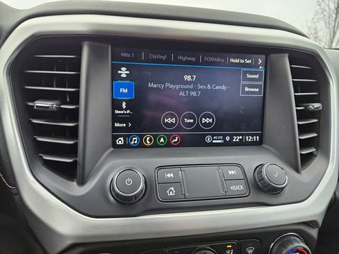 Used 2023 GMC Acadia SLE w/ Driver Convenience Package image 13