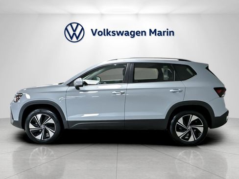 New 2026 Volkswagen Taos SE image 2