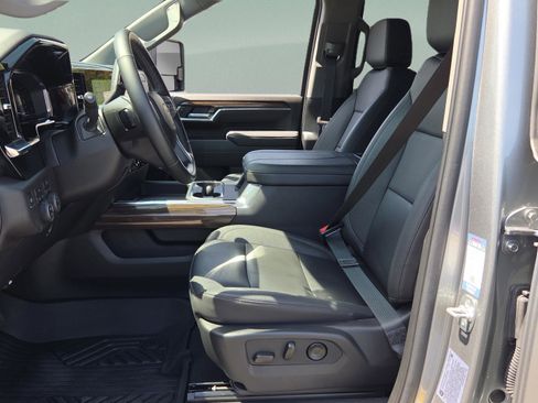 Used 2025 Chevrolet Silverado 2500 LT AWD/4WD image 9
