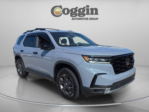 Used 2024 Honda Pilot TrailSport image 7