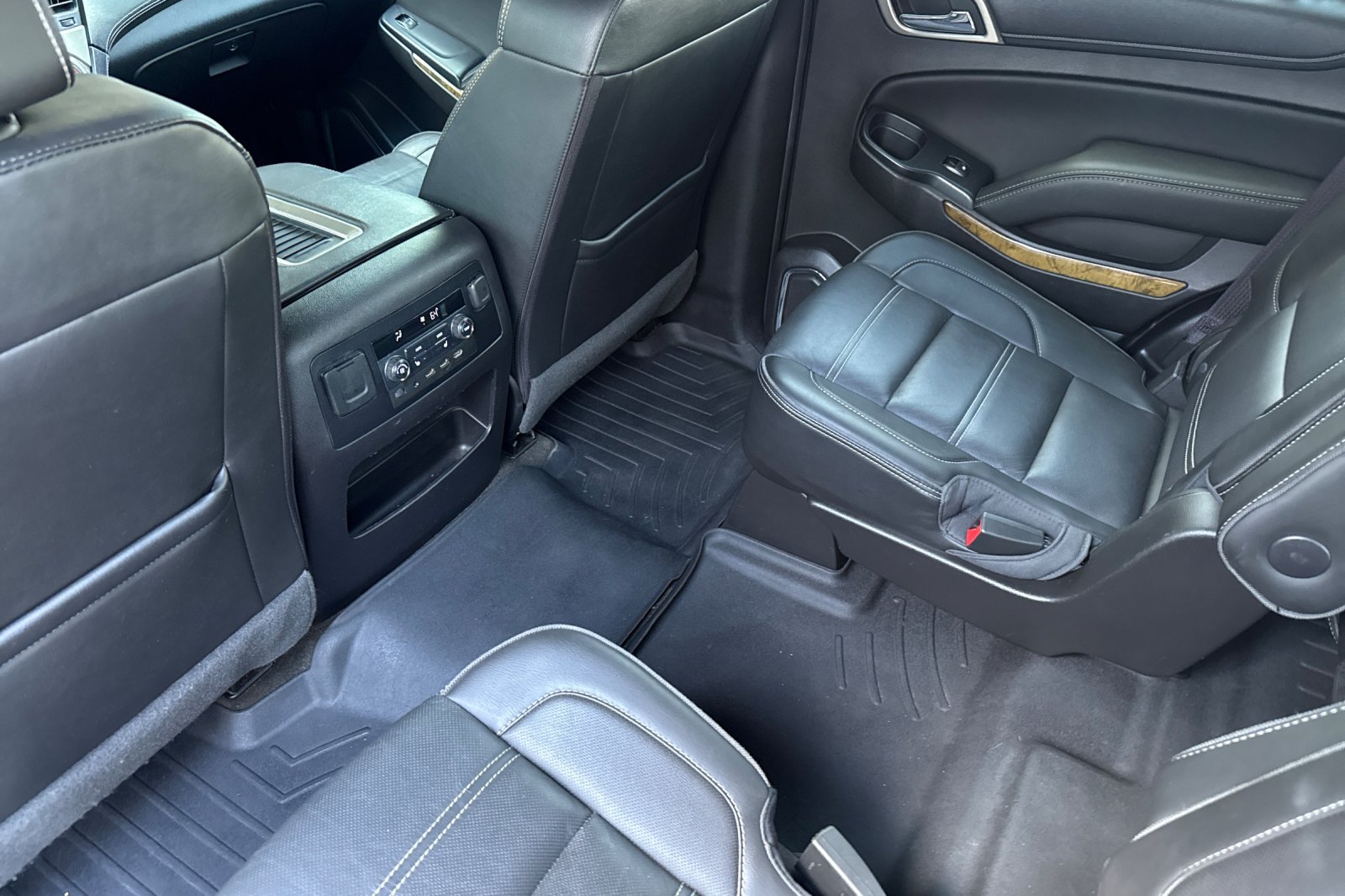 Used 2017 GMC Yukon Denali w/ Open Road Package AWD/4WD image 13