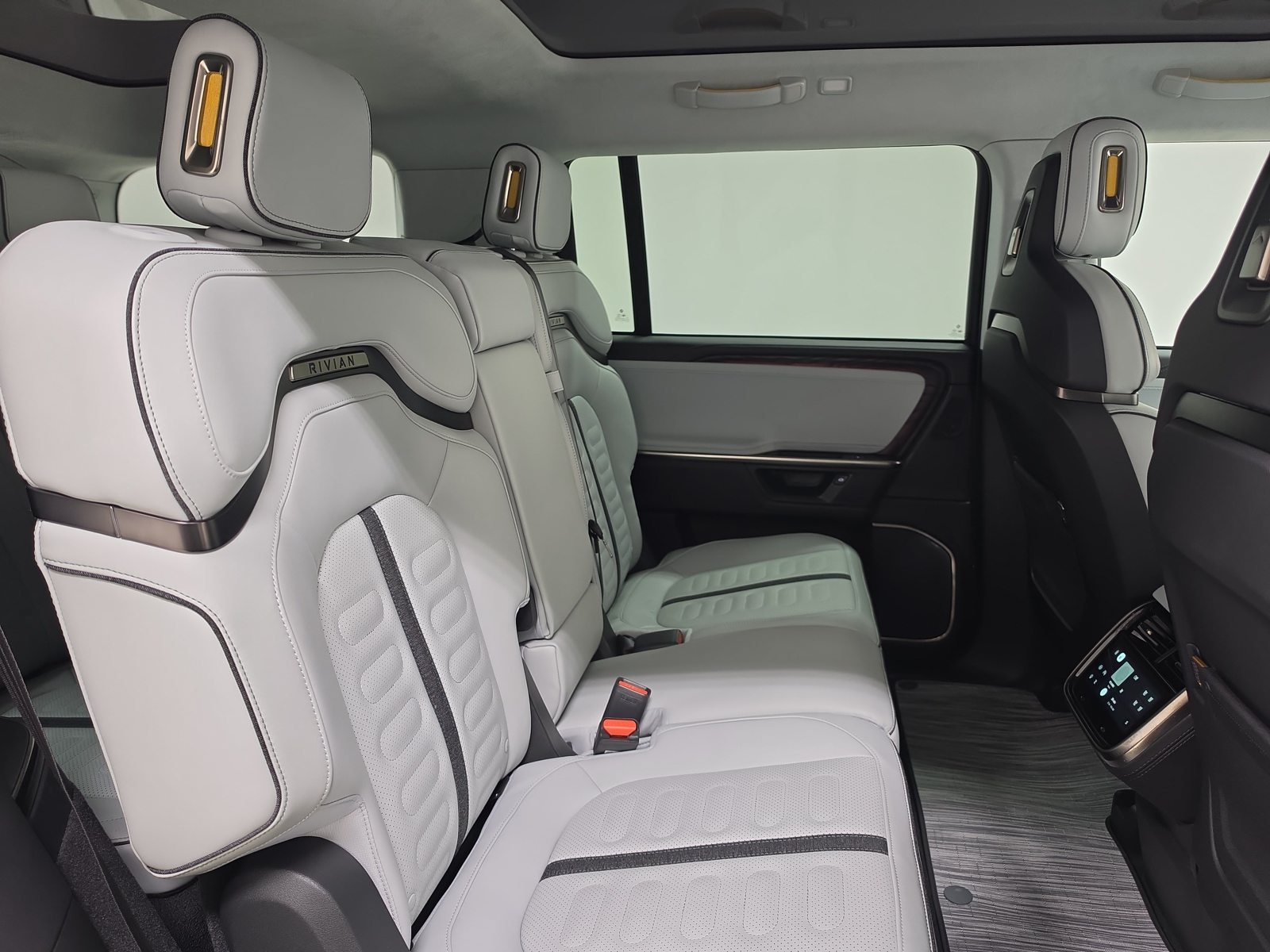 Used 2025 Rivian R1S Adventure Dual AWD/4WD image 23