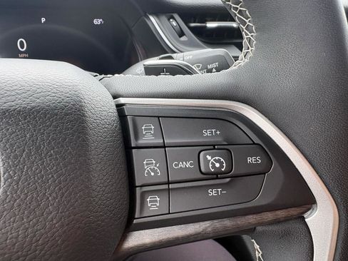 Used 2023 Jeep Grand Cherokee Limited w/ Luxury Tech Group II AWD/4WD image 16