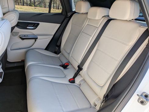 Used 2026 Mercedes-Benz GLC 300 image 31