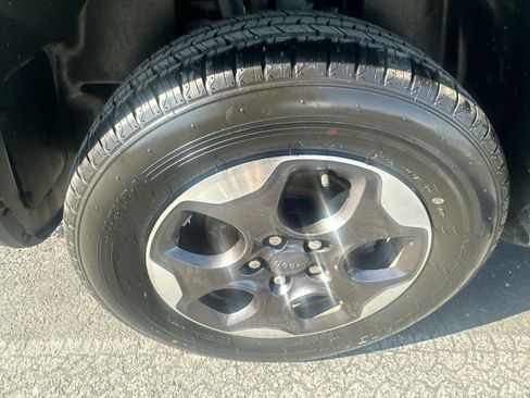 Used 2017 Jeep Renegade Sport w/ Power & Air Group image 9