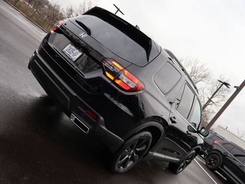 Certified 2025 Honda Pilot Black Edition image 7