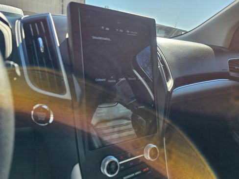 Used 2022 Ford Edge SEL w/ Convenience Package image 13