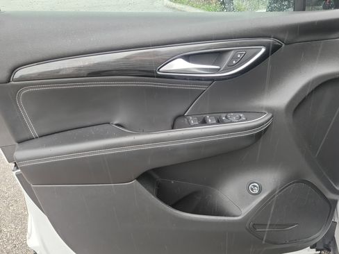 Used 2022 Buick Envision Preferred FWD image 23