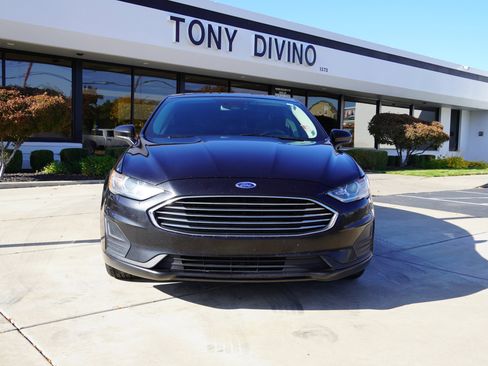 Used 2019 Ford Fusion SE image 4