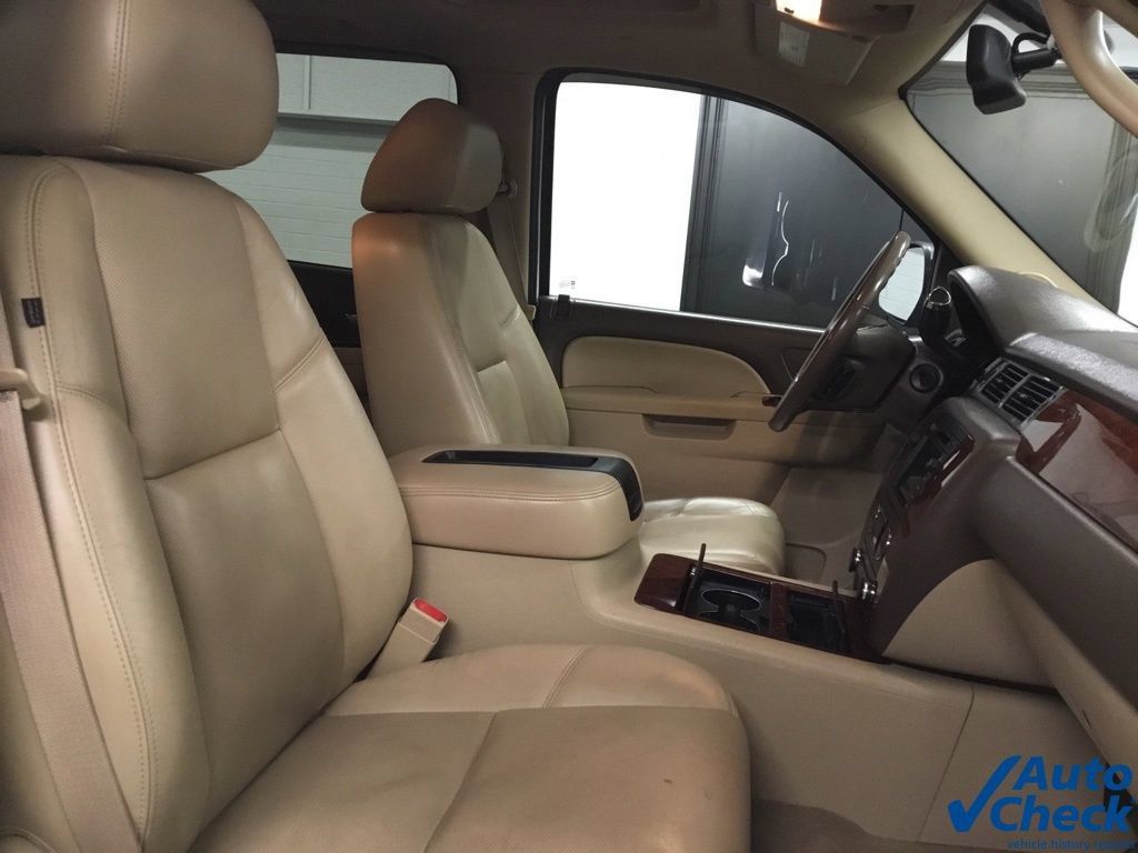Used 2011 Chevrolet Avalanche LTZ AWD/4WD image 47