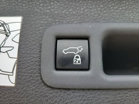 Used 2023 Toyota Sienna XLE AWD/4WD image 9