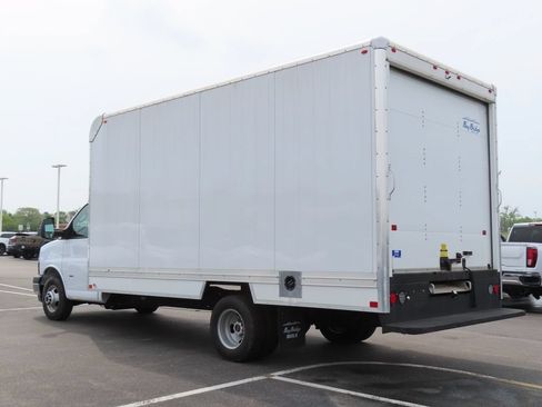 Used 2024 GMC Savana 3500 Extended w/ Power Convenience Package RWD image 14