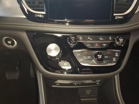 New 2026 Chrysler Pacifica Limited w/ Uconnect Theater Family Group image 16