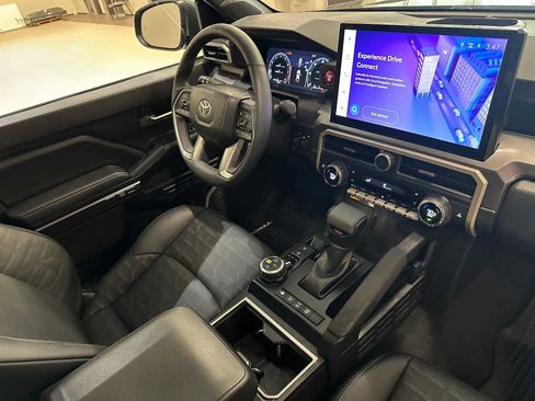 Certified 2025 Toyota Tacoma TRD Off-Road w/ TRD Off Road Premium Package AWD/4WD image 32