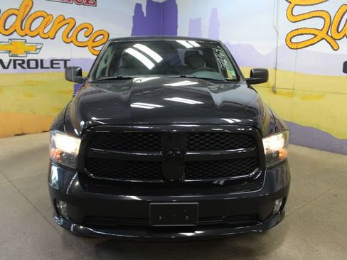 Used 2018 RAM 1500 Express w/ Express Value Package AWD/4WD image 3