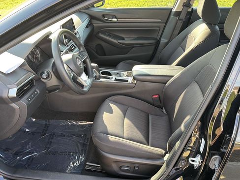 Used 2024 Nissan Altima 2.5 SV FWD image 9