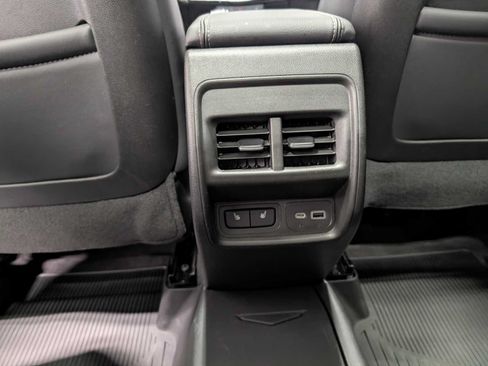 Used 2023 Cadillac XT4 Luxury w/ Cold Weather Package FWD image 22