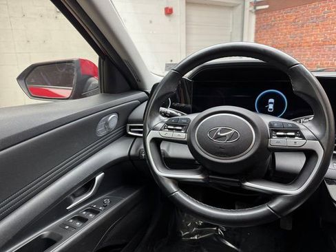 Used 2023 Hyundai Elantra Limited w/ Preferred Accessory Package image 13