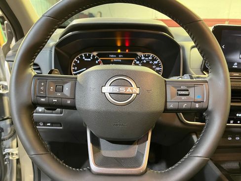 Used 2025 Nissan Rogue SV image 29