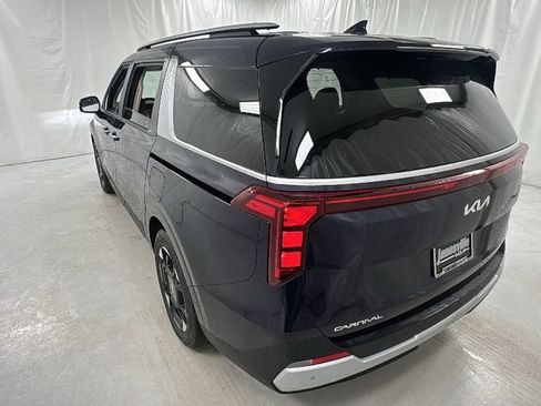 New 2026 Kia Carnival EX FWD image 5