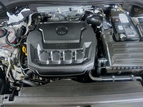 Used 2022 Volkswagen Tiguan SE FWD image 32