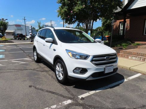 Used 2018 Ford Escape SE FWD image 11