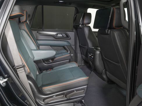 Used 2025 GMC Yukon AT4 w/ AT4 Premium Plus Package AWD/4WD image 10