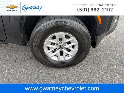 Used 2024 Nissan Frontier SV image 12