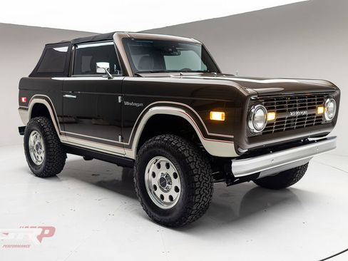 Used 2025 Ford Bronco Badlands image 1