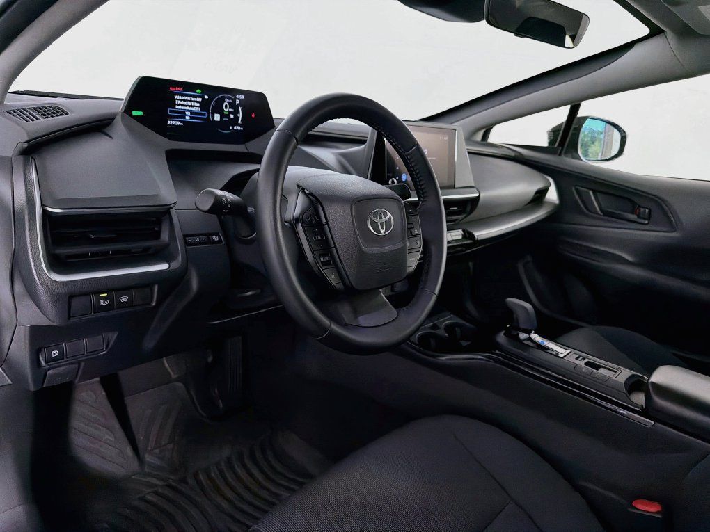 Used 2025 Toyota Prius LE FWD image 14