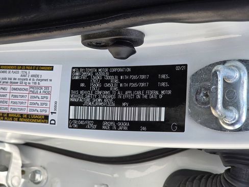 Used 2021 Toyota 4Runner SR5 AWD/4WD image 30